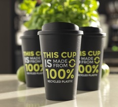Plast kaffekrus med logo, produceret af genanvendt plast